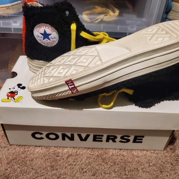 Kith x Converse - Picture 2 of 3